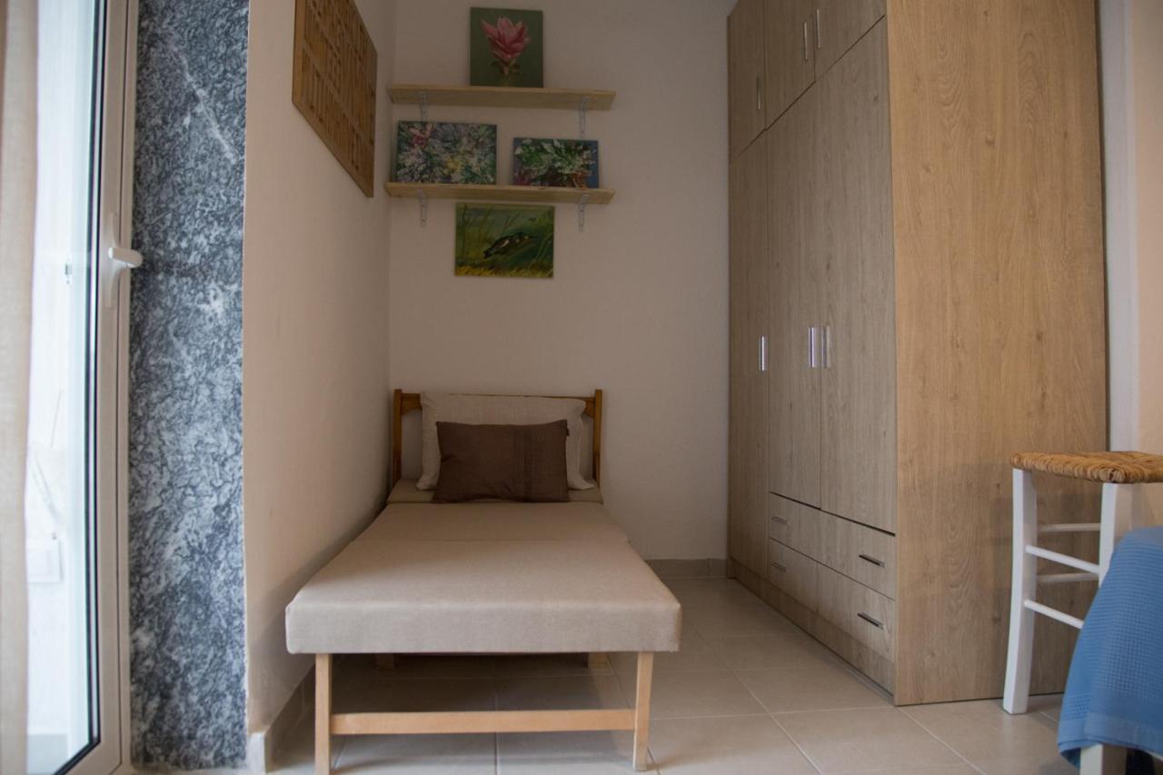 Grey Theros Apartments Paralia Dionysiou Exterior photo